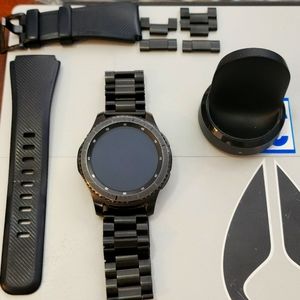 Samsung Galaxy Gear S3 Frontier Smart Watch SM-R760 W/ Charger + extras
